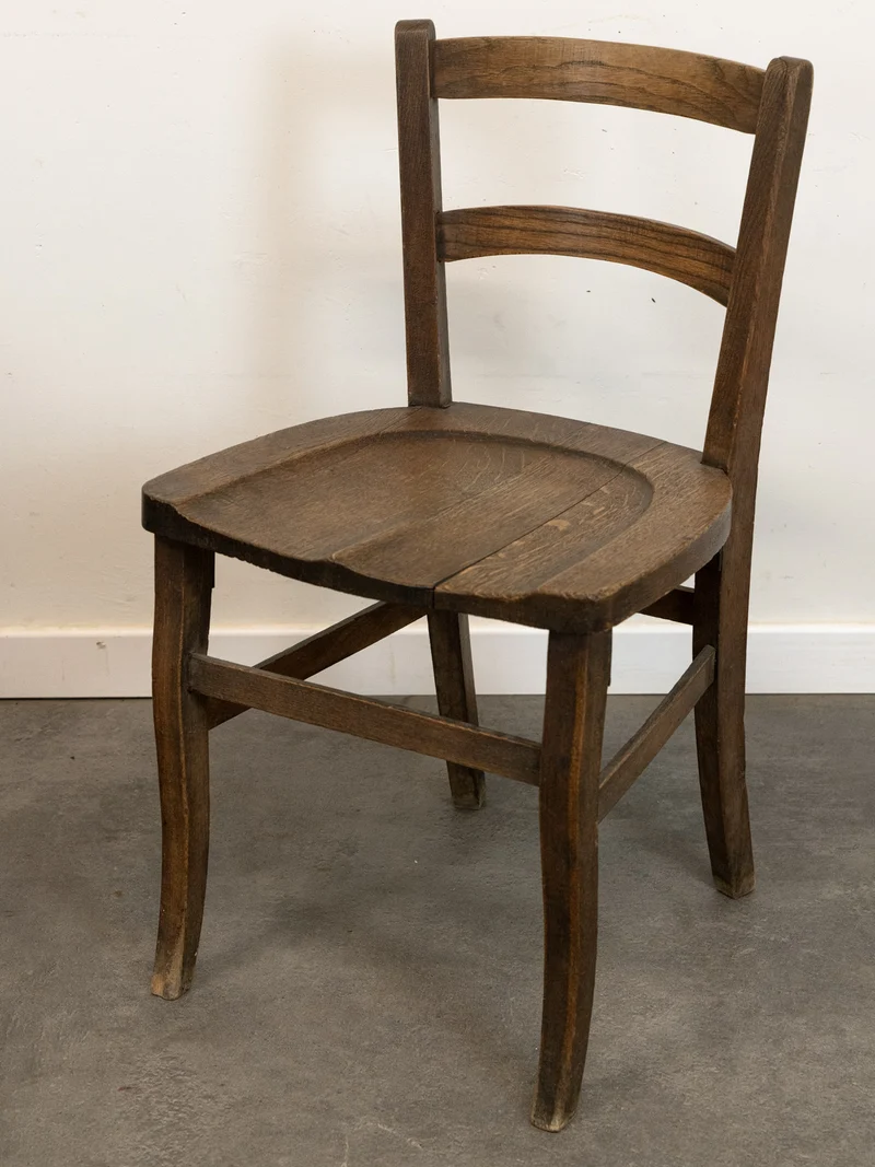 Claude, le lot de 4 chaises anciennes en bois N°1373