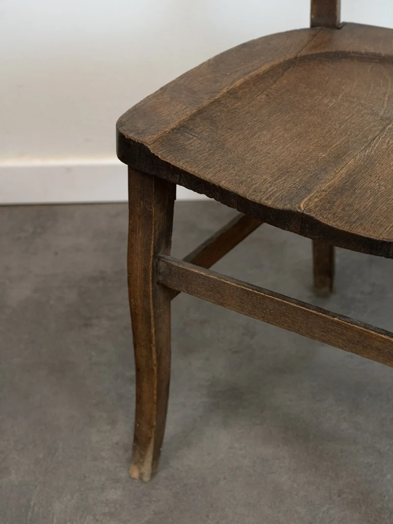 Claude, le lot de 4 chaises anciennes en bois N°1373