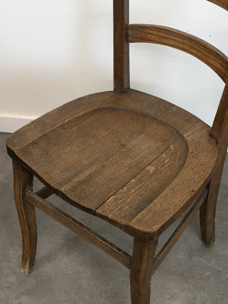Claude, le lot de 4 chaises anciennes en bois N°1373