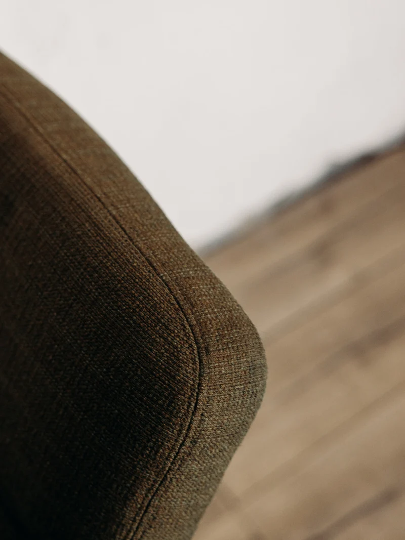 Jakob, le fauteuil kaki N°252