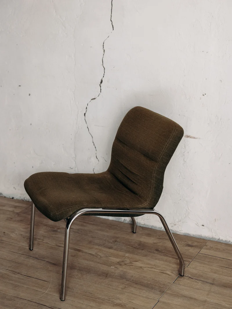 Jakob, le fauteuil kaki N°252