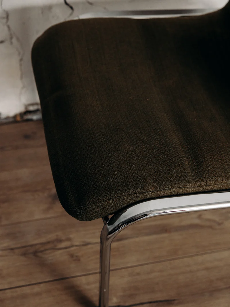 Jakob, le fauteuil kaki N°252