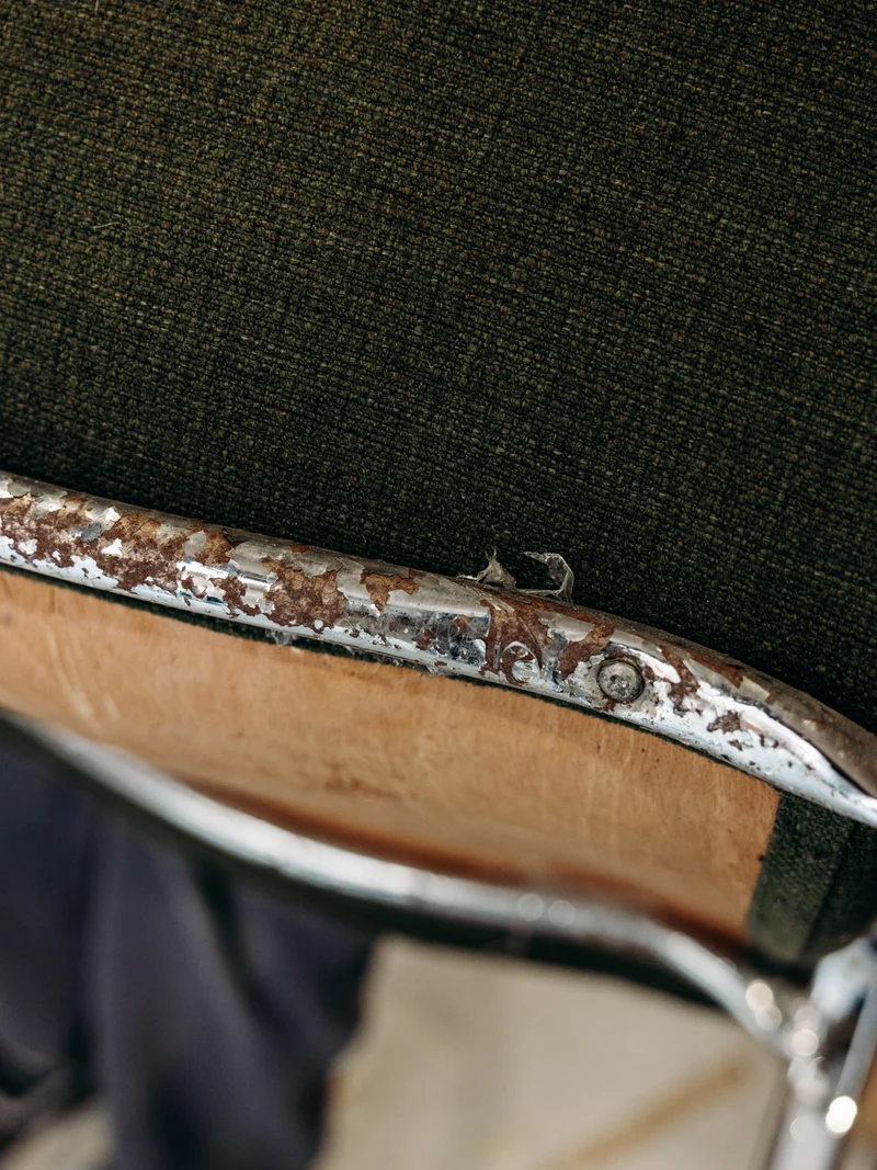 Jakob, le fauteuil kaki N°252