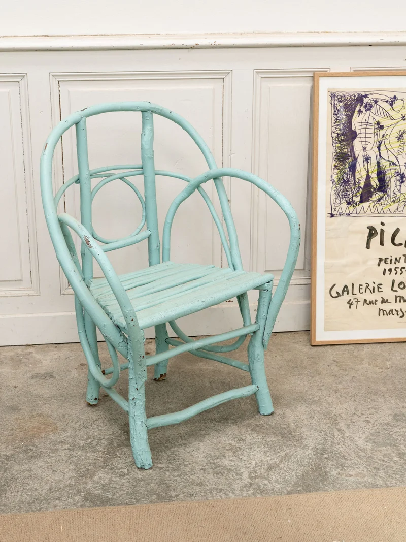 Ernest, la paire de fauteuils bleus en noisetier N°1054