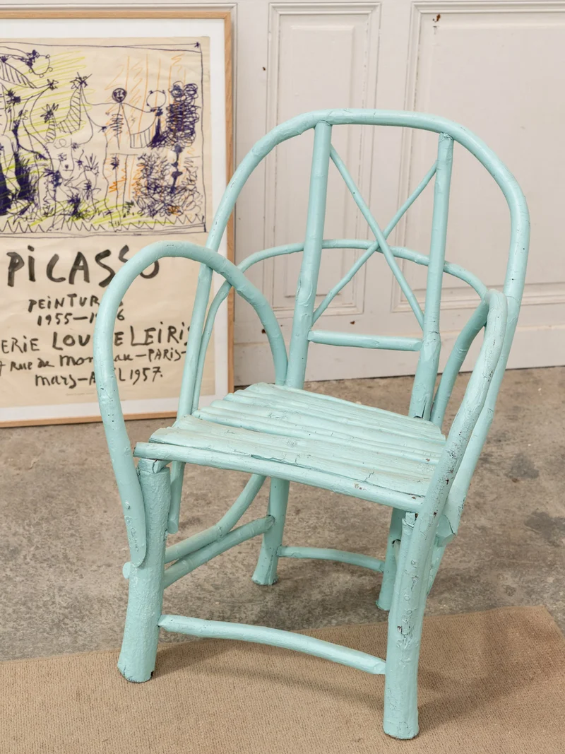 Ernest, la paire de fauteuils bleus en noisetier N°1054