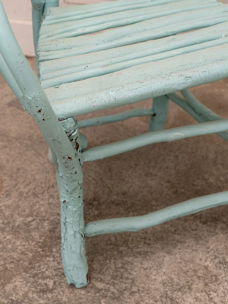 Ernest, la paire de fauteuils bleus en noisetier N°1054