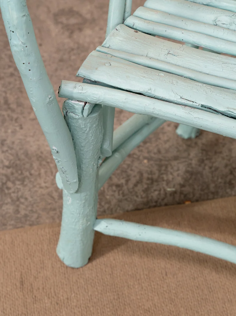 Ernest, la paire de fauteuils bleus en noisetier N°1054