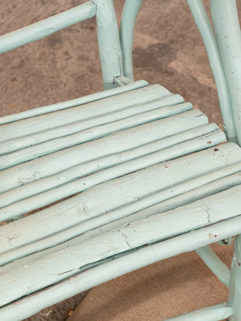 Ernest, la paire de fauteuils bleus en noisetier N°1054