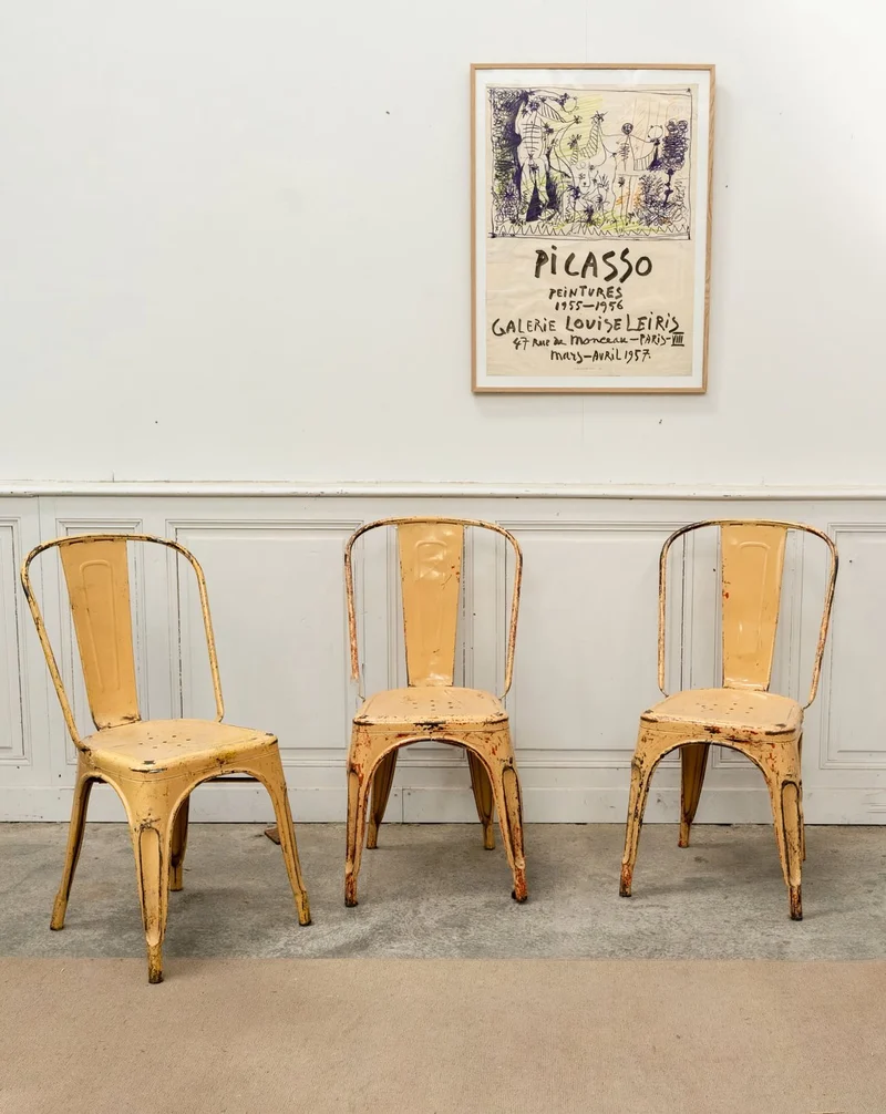 Alma, le lot de 3 chaises Tolix orange pastel N°1698