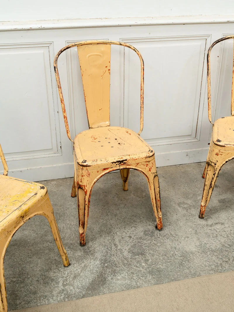 Alma, le lot de 3 chaises Tolix orange pastel N°1698