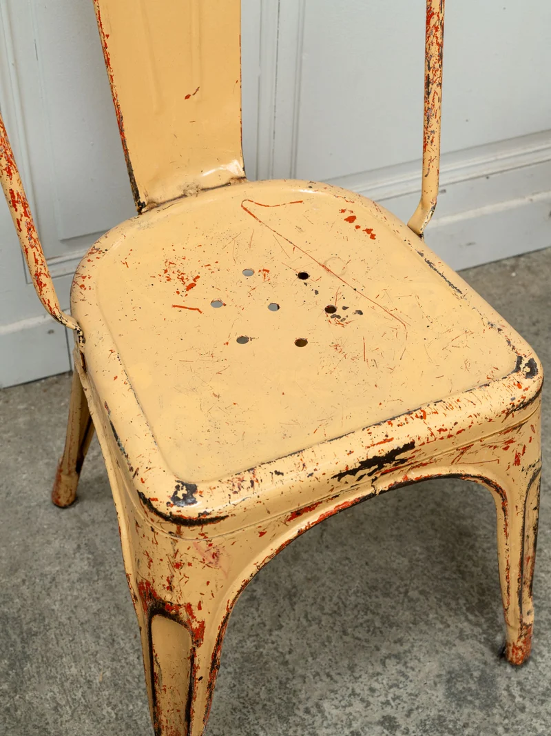 Alma, le lot de 3 chaises Tolix orange pastel N°1698