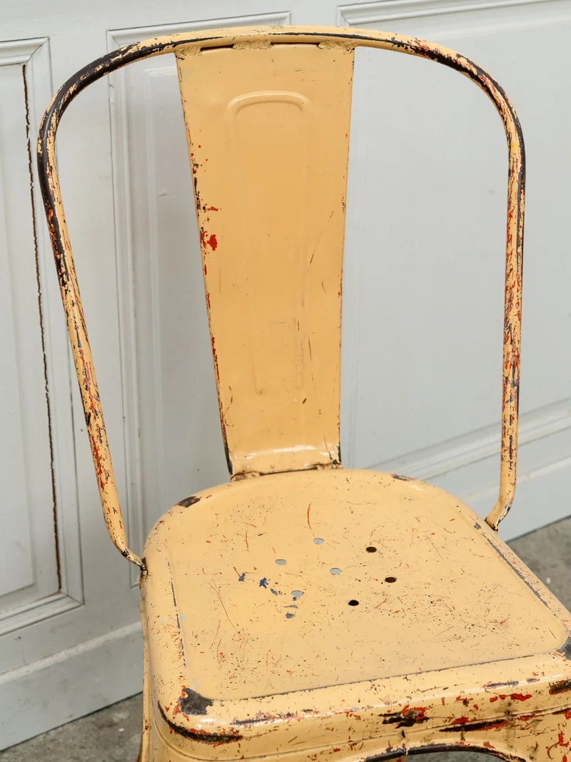 Alma, le lot de 3 chaises Tolix orange pastel N°1698