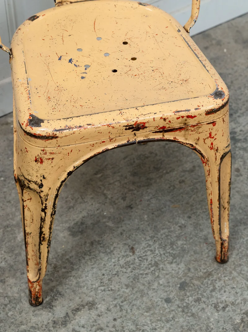 Alma, le lot de 3 chaises Tolix orange pastel N°1698
