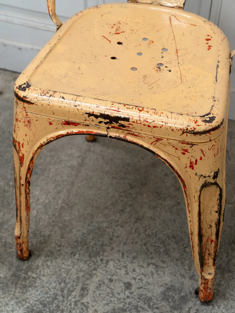 Alma, le lot de 3 chaises Tolix orange pastel N°1698