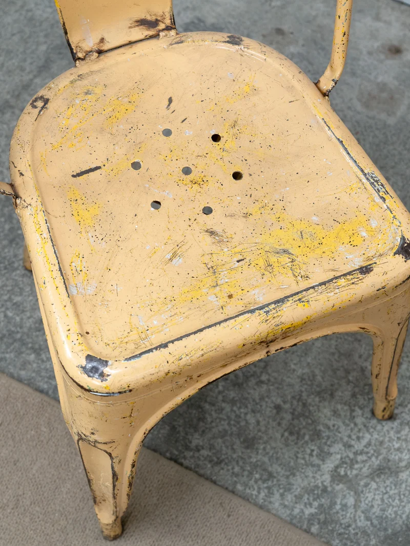 Alma, le lot de 3 chaises Tolix orange pastel N°1698