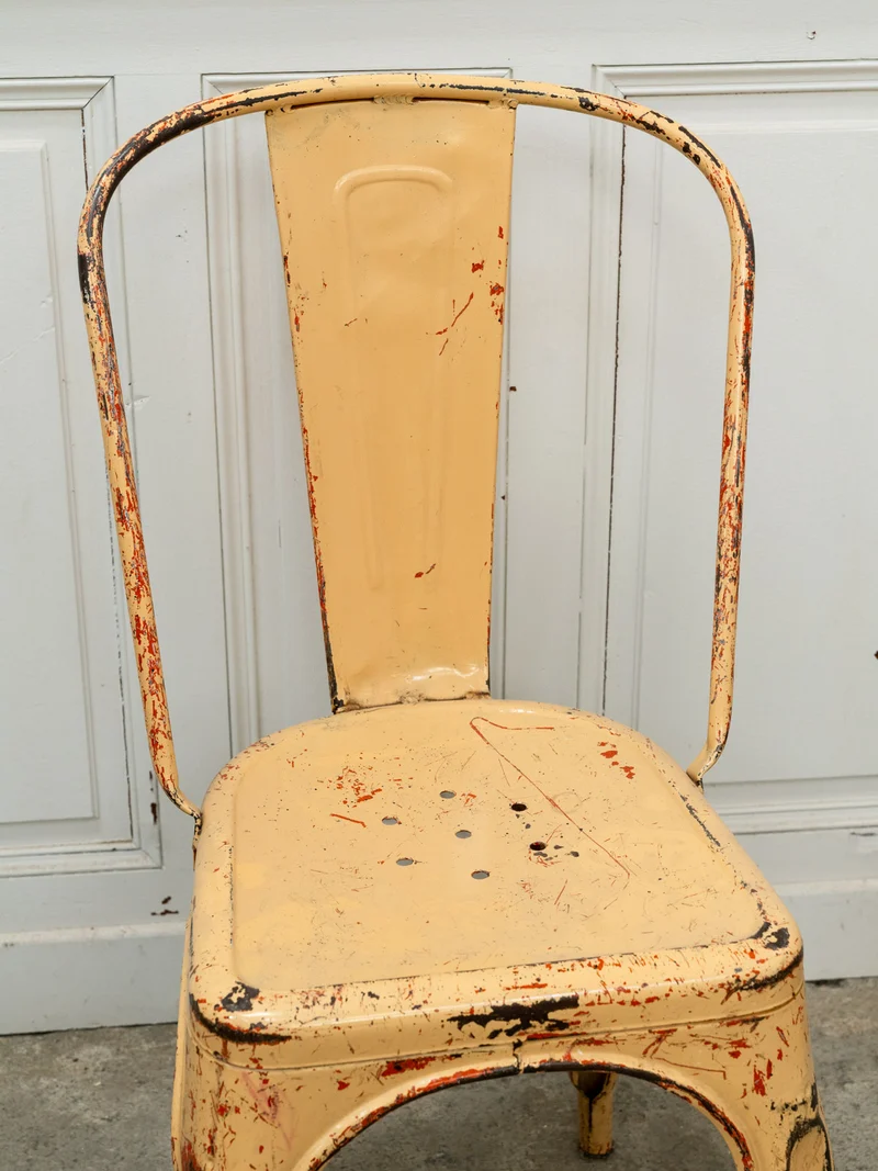 Alma, le lot de 3 chaises Tolix orange pastel N°1698