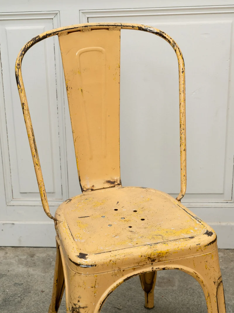 Alma, le lot de 3 chaises Tolix orange pastel N°1698