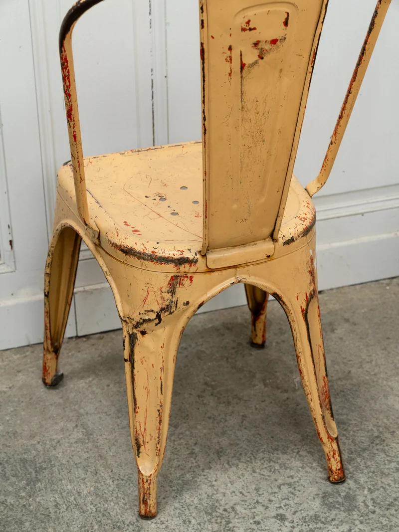 Alma, le lot de 3 chaises Tolix orange pastel N°1698