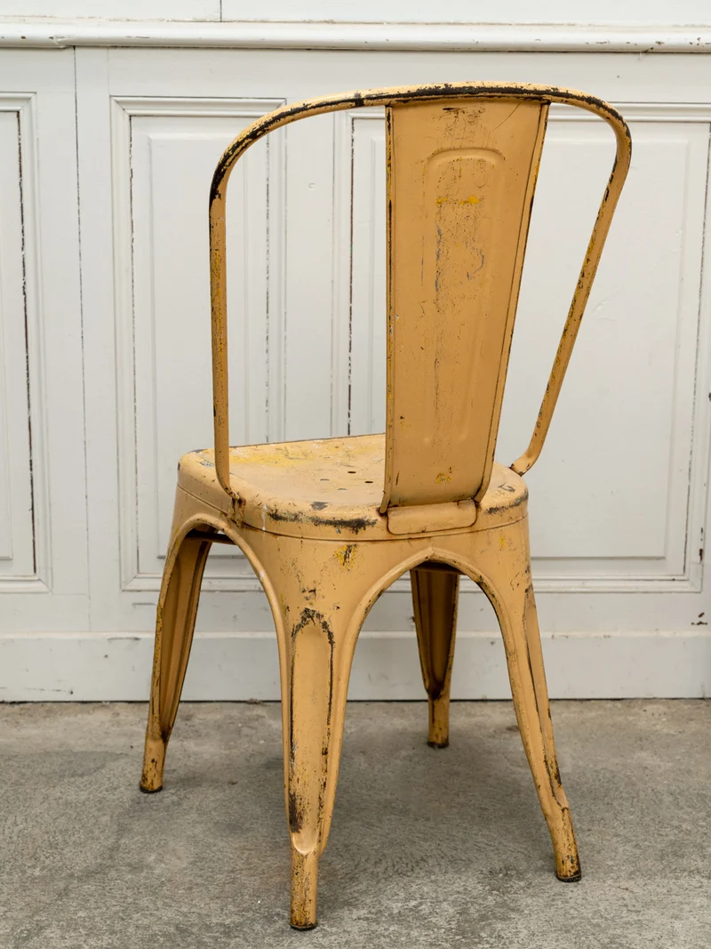 Alma, le lot de 3 chaises Tolix orange pastel N°1698