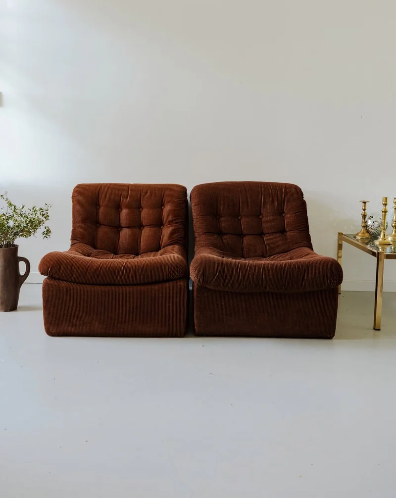 Jakob, la paire de fauteuils en velours côtelé marron N°1288