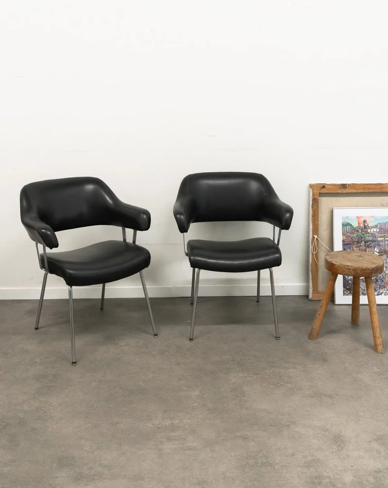 Jakob, la paire de fauteuils en skaï et métal N°1289