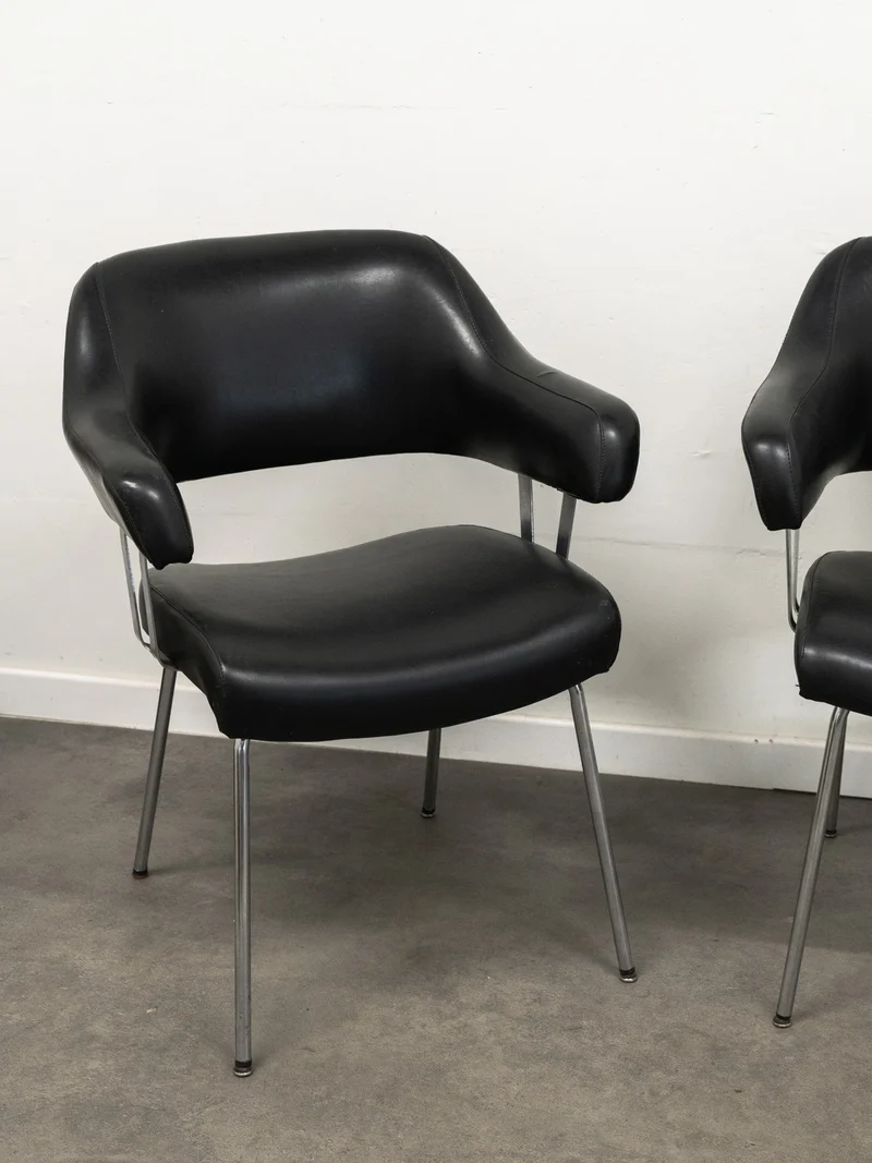 Jakob, la paire de fauteuils en skaï et métal N°1289