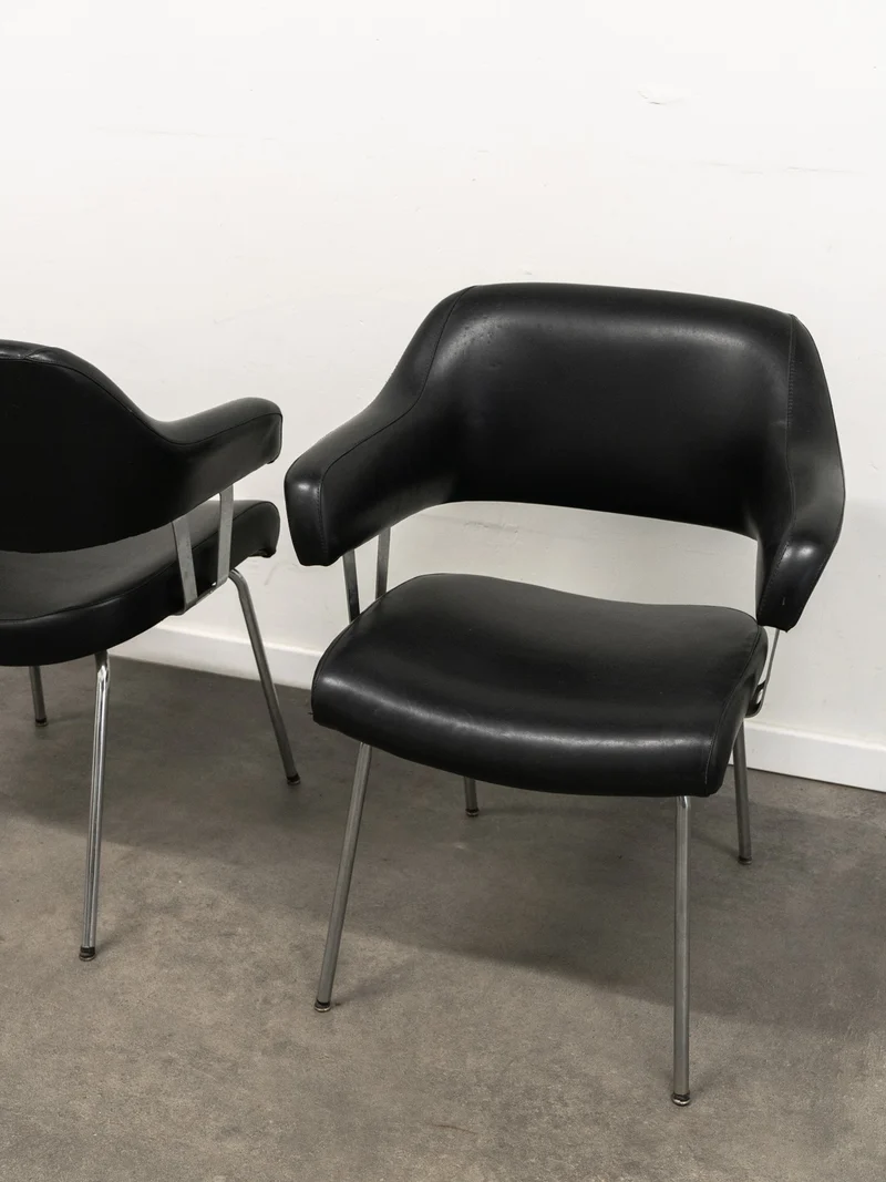 Jakob, la paire de fauteuils en skaï et métal N°1289
