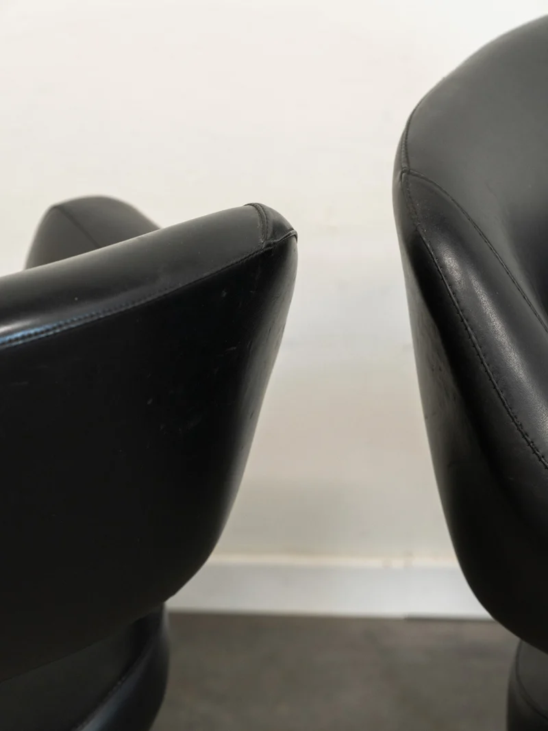 Jakob, la paire de fauteuils en skaï et métal N°1289