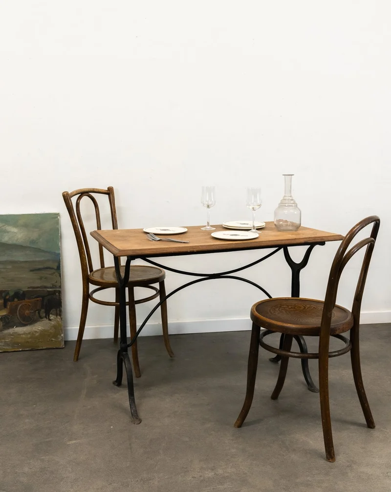 Denise, la table à manger bistrot en bois et fonte N°1181
