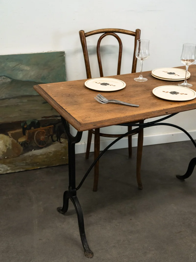 Denise, la table à manger bistrot en bois et fonte N°1181