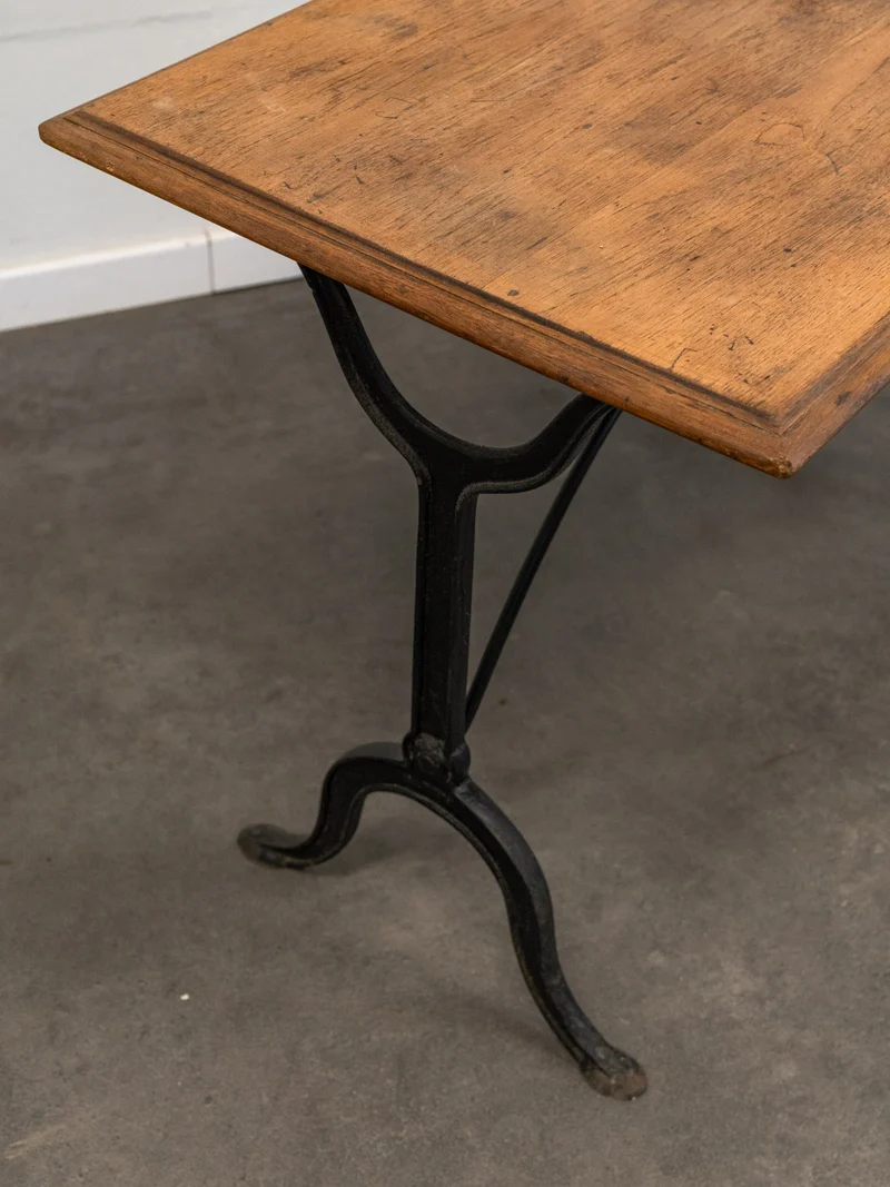 Denise, la table à manger bistrot en bois et fonte N°1181