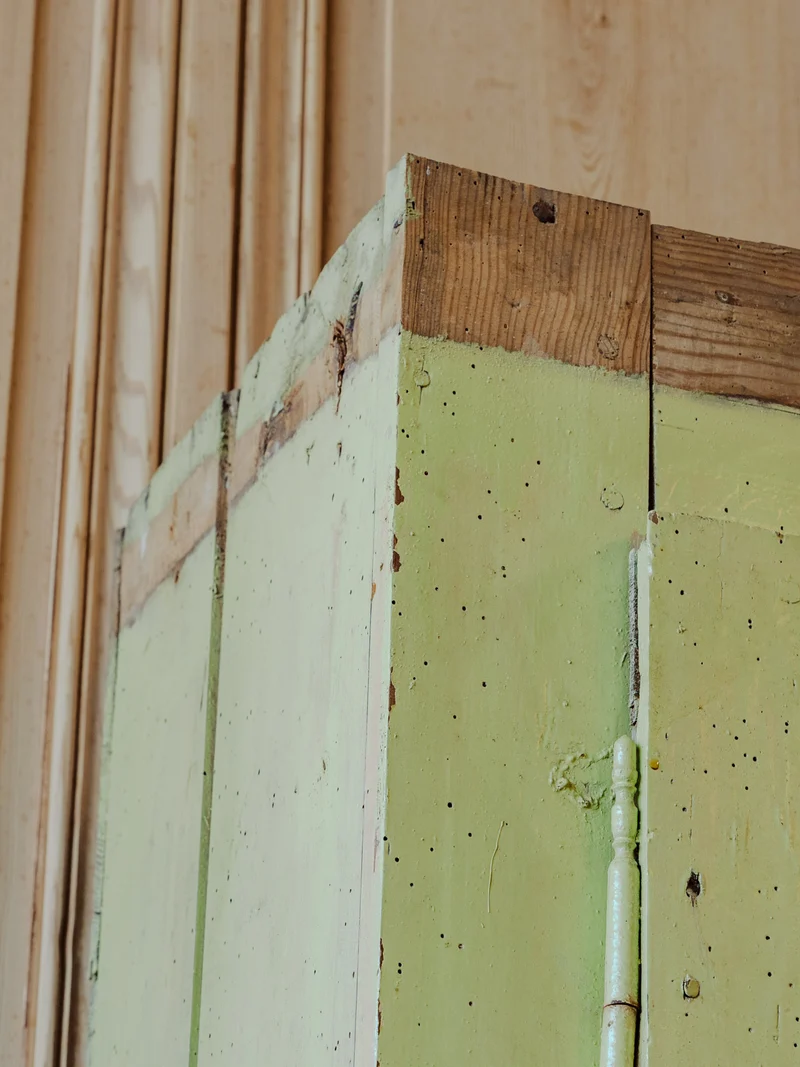 Blandine, la bonnetière en bois vert N°473