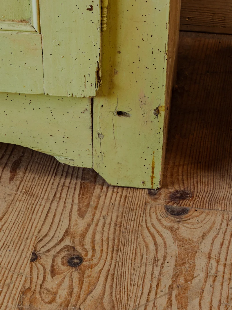Blandine, la bonnetière en bois vert N°473