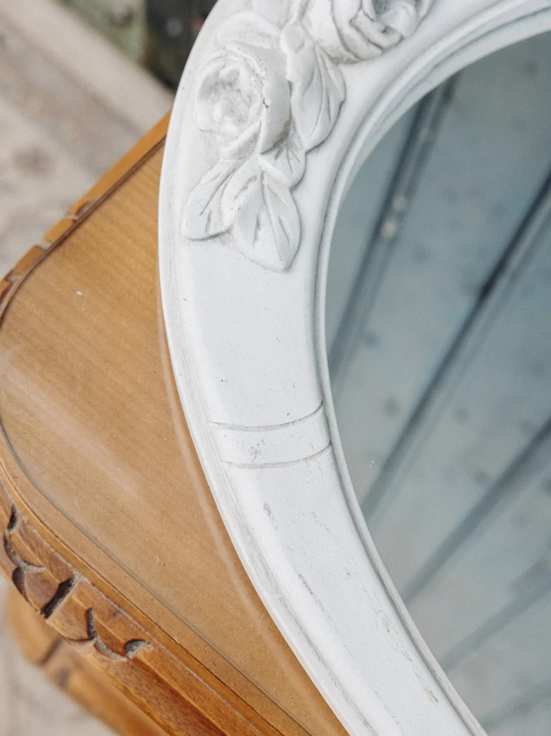 Georges, le miroir ovale à ornement floral N°1251