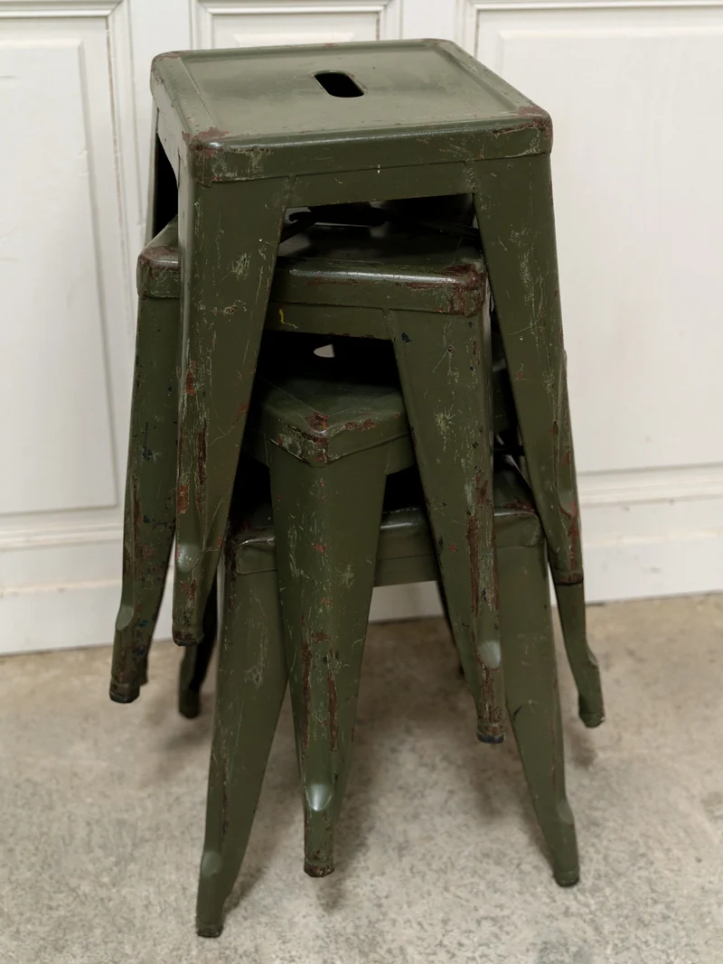 Axel, le tabouret Tolix vert kaki N°695
