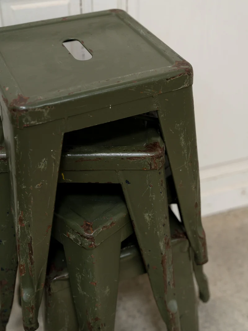 Axel, le tabouret Tolix vert kaki N°695