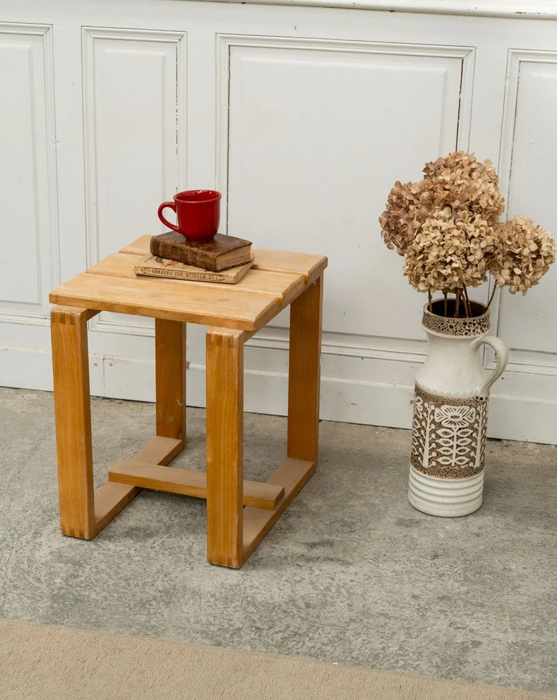 Axel, le tabouret en bois massif N°696
