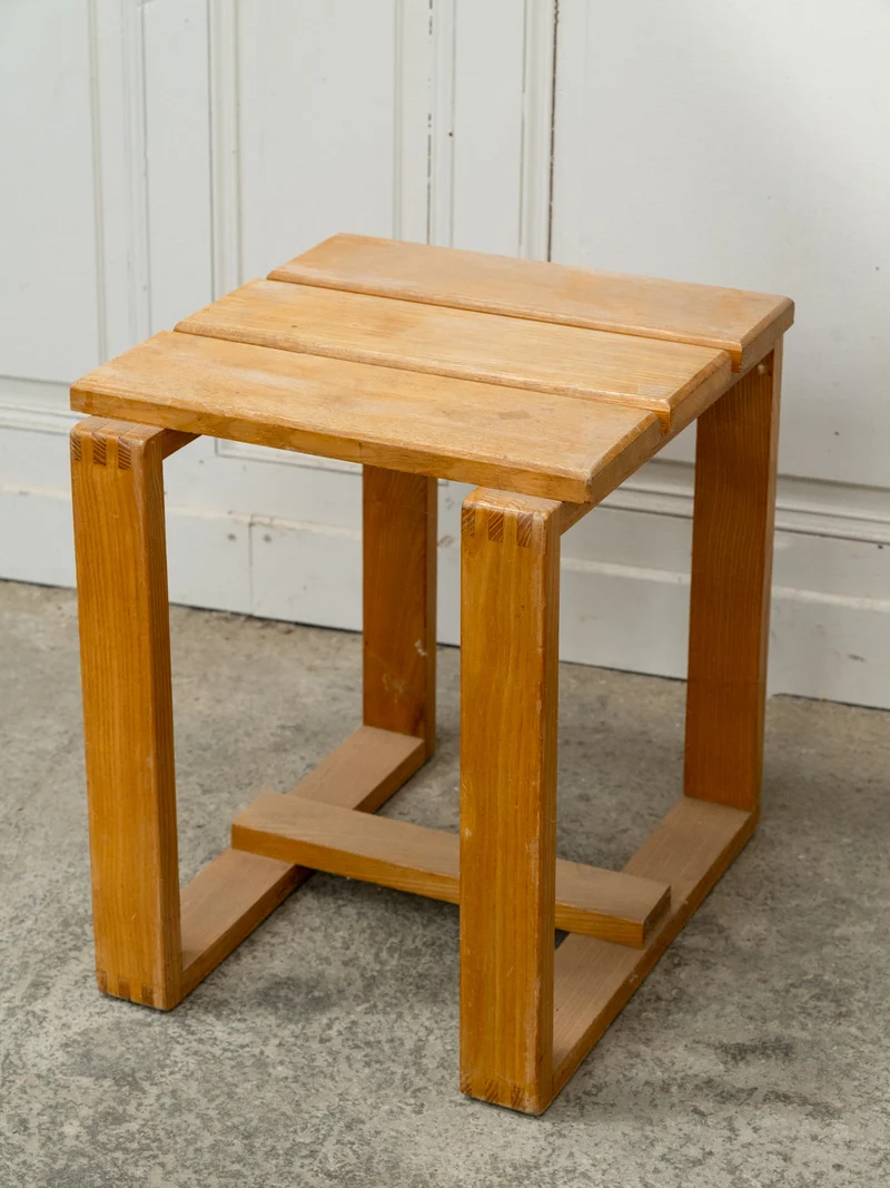 Axel, le tabouret en bois massif N°696