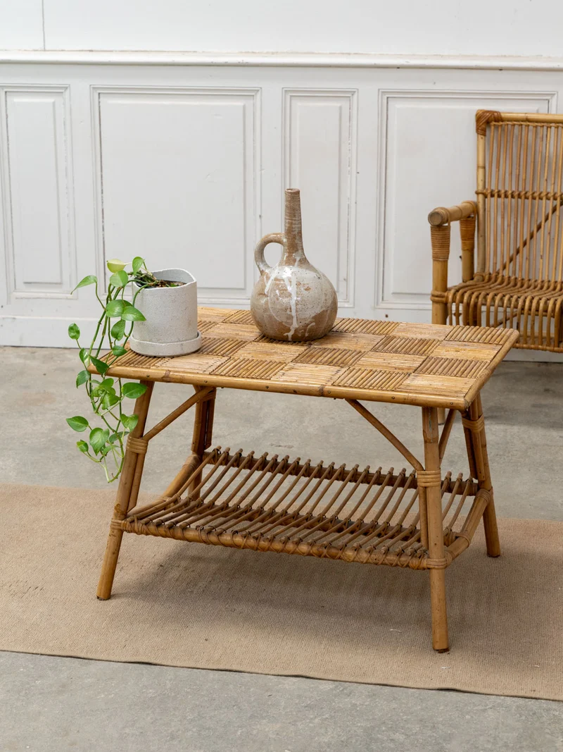 Léonie, la table basse vintage en marqueterie de rotin N°1050