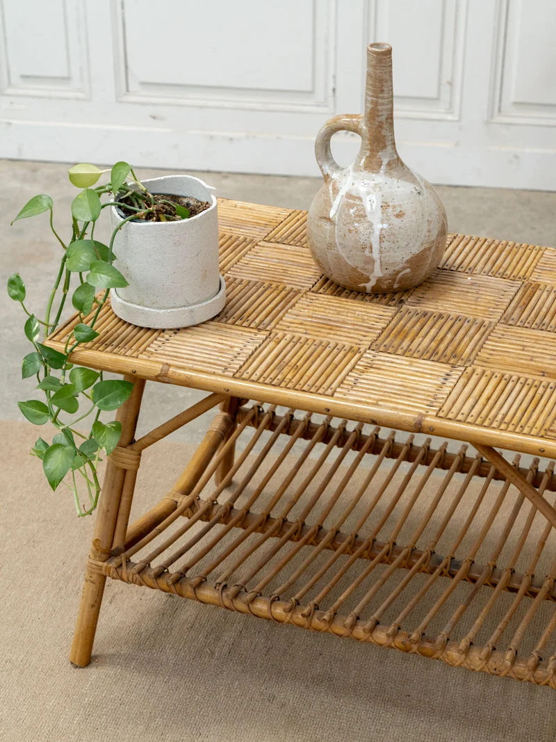Léonie, la table basse vintage en marqueterie de rotin N°1050