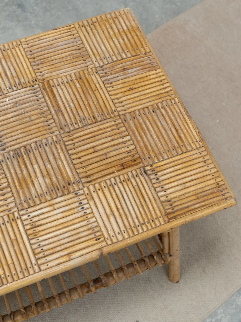 Léonie, la table basse vintage en marqueterie de rotin N°1050