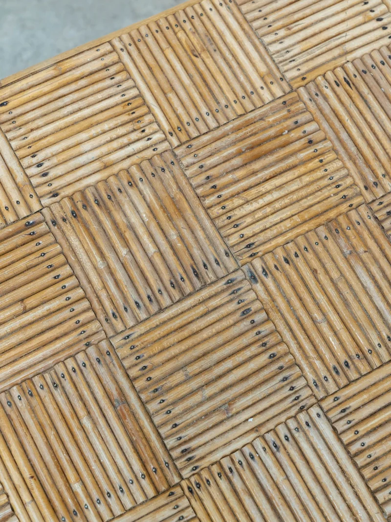 Léonie, la table basse vintage en marqueterie de rotin N°1050