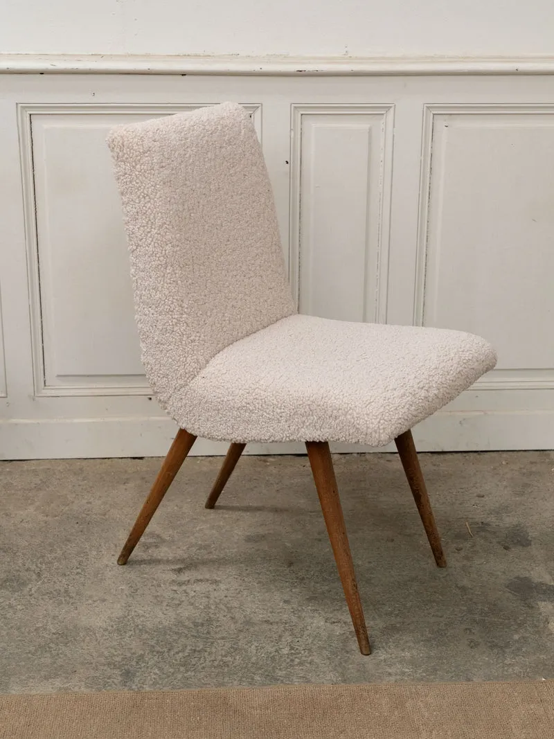 Alma, la paire de chaises en tissu bouclette blanc N°1691