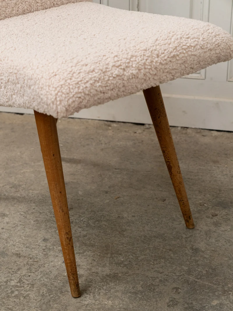 Alma, la paire de chaises en tissu bouclette blanc N°1691