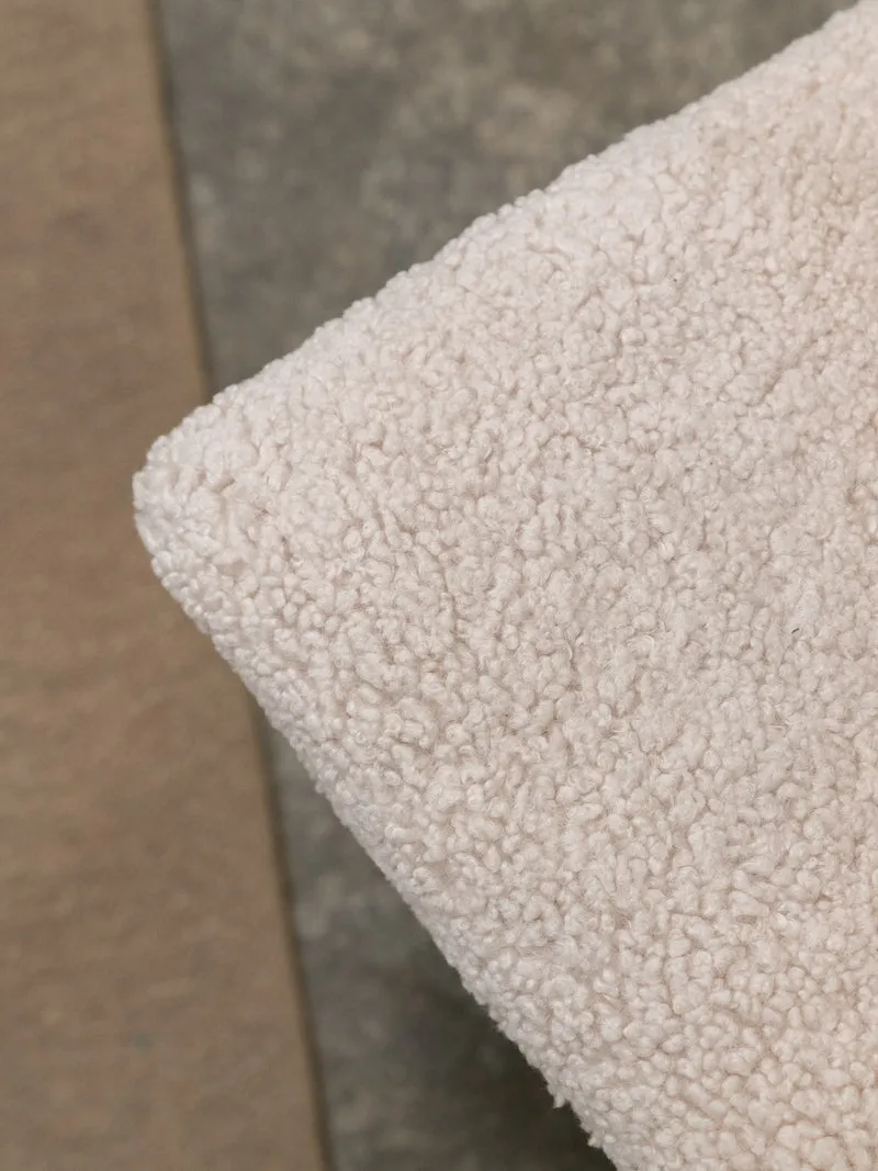 Alma, la paire de chaises en tissu bouclette blanc N°1691