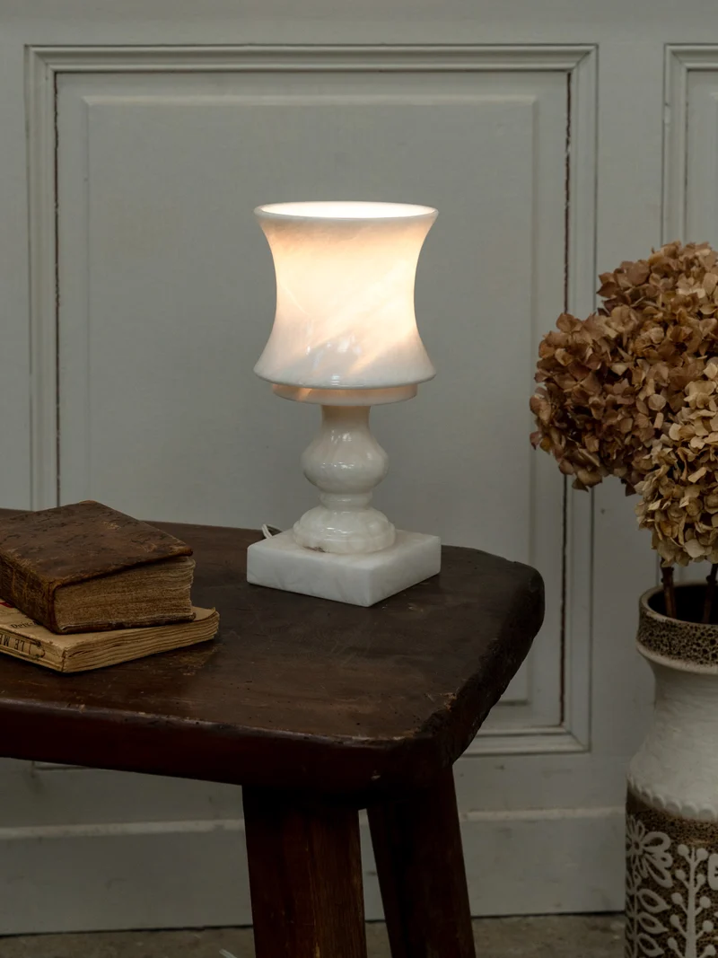 Julia, la petite lampe à poser en marbre N°962