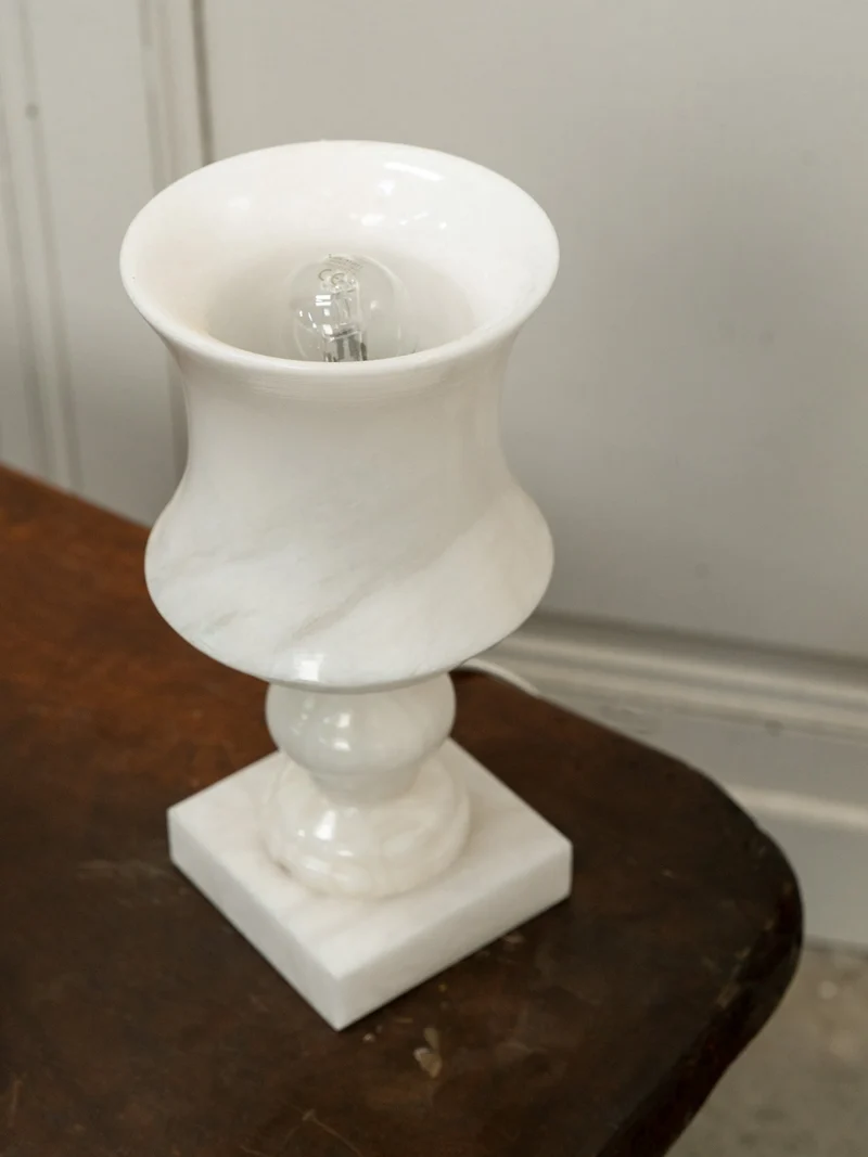 Julia, la petite lampe à poser en marbre N°962