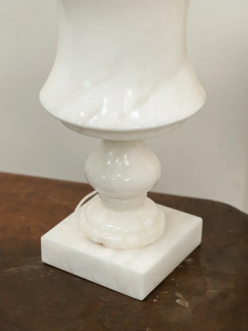 Julia, la petite lampe à poser en marbre N°962