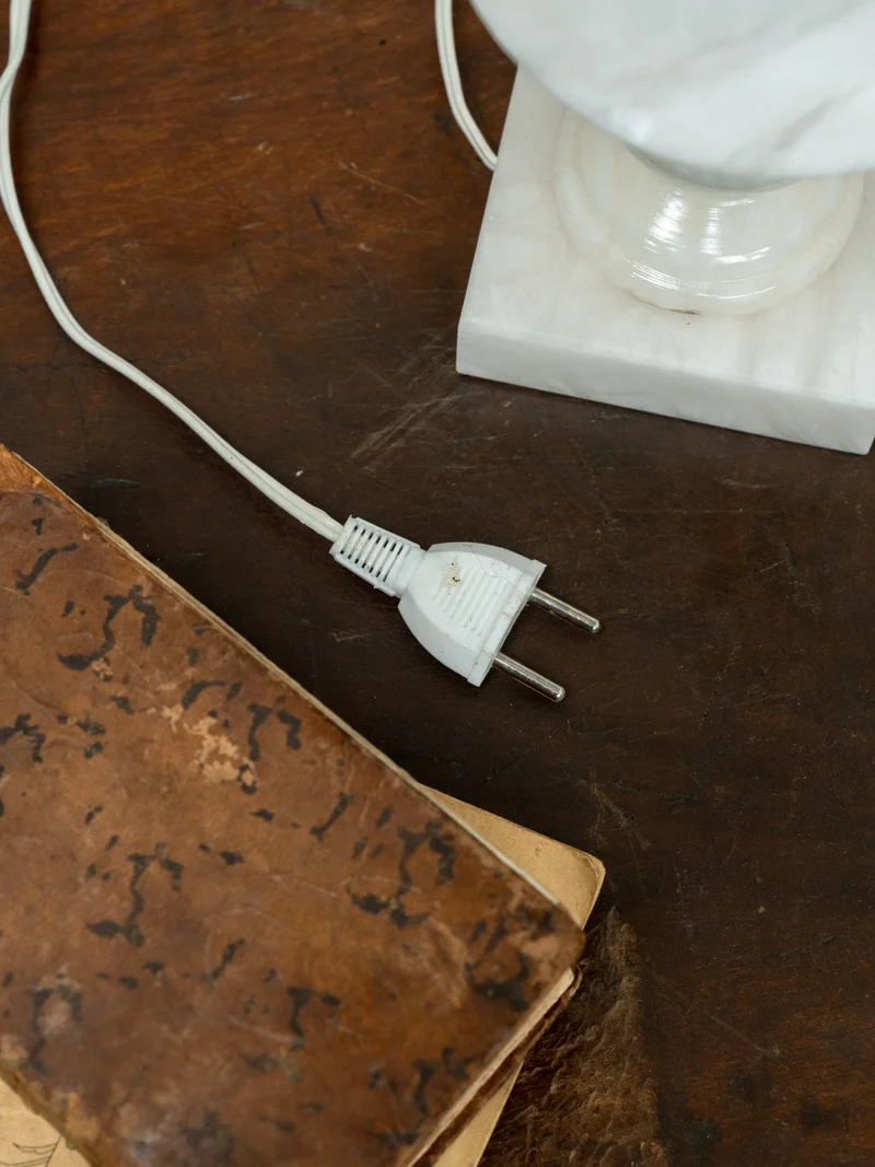 Julia, la petite lampe à poser en marbre N°962
