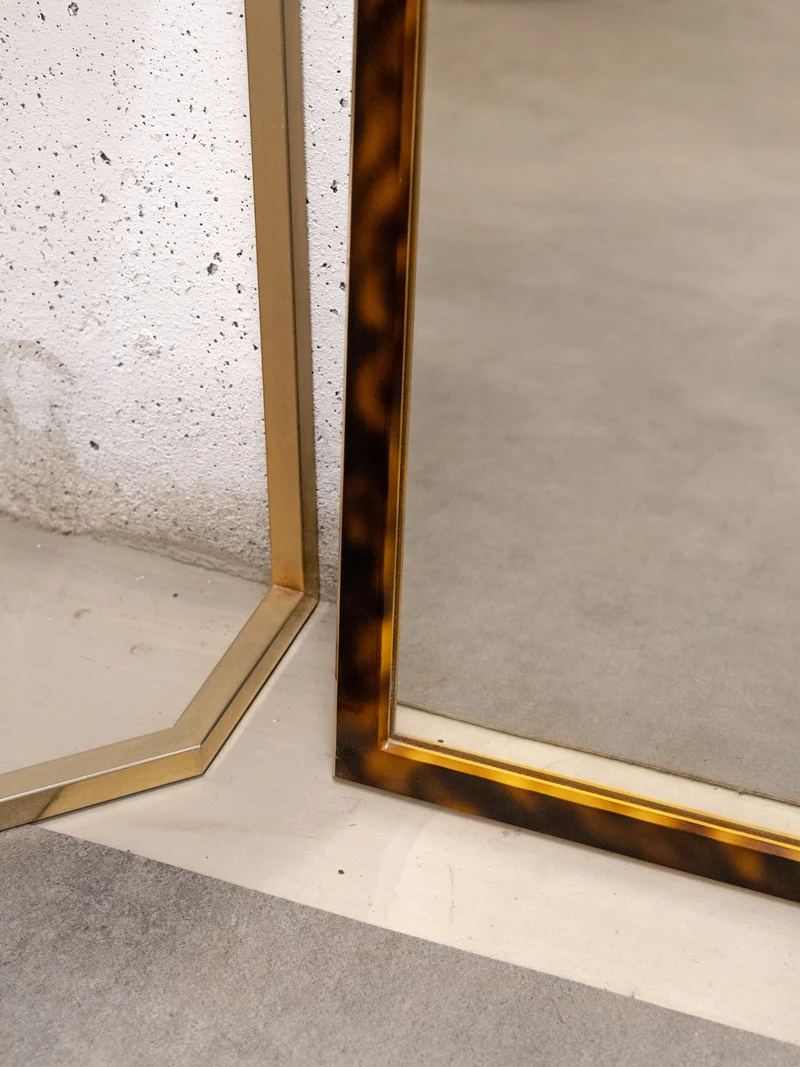 Louise, la console coiffeuse avec miroir imitation écaille de tortue N°318